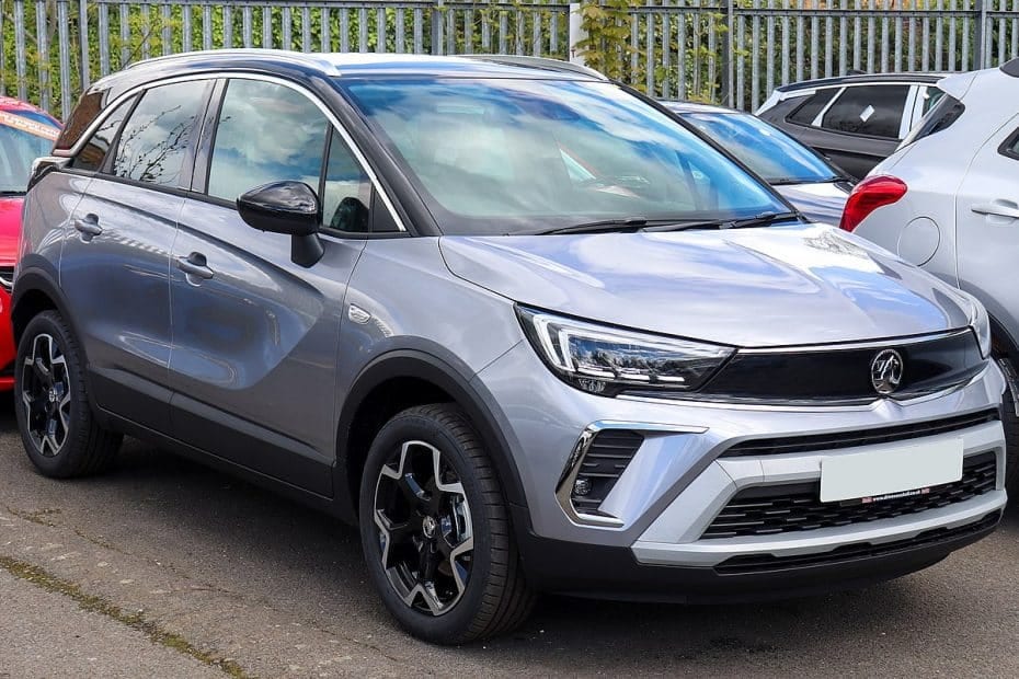A group of cars parked in a parking lot.